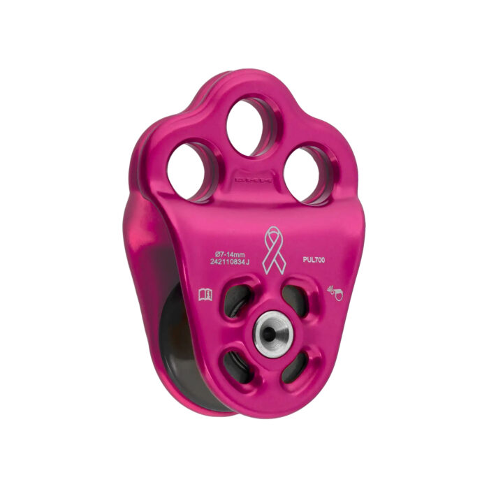 Limitowana wersja bloczka Triple Attachment Pulley Pink (fot. dmmclimbing.com)